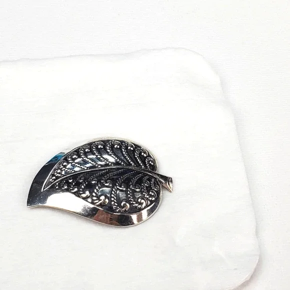 Vintage Danecraft Ornate Sterling Silver Signed Leaf Brooch - Picture 2 of 13
